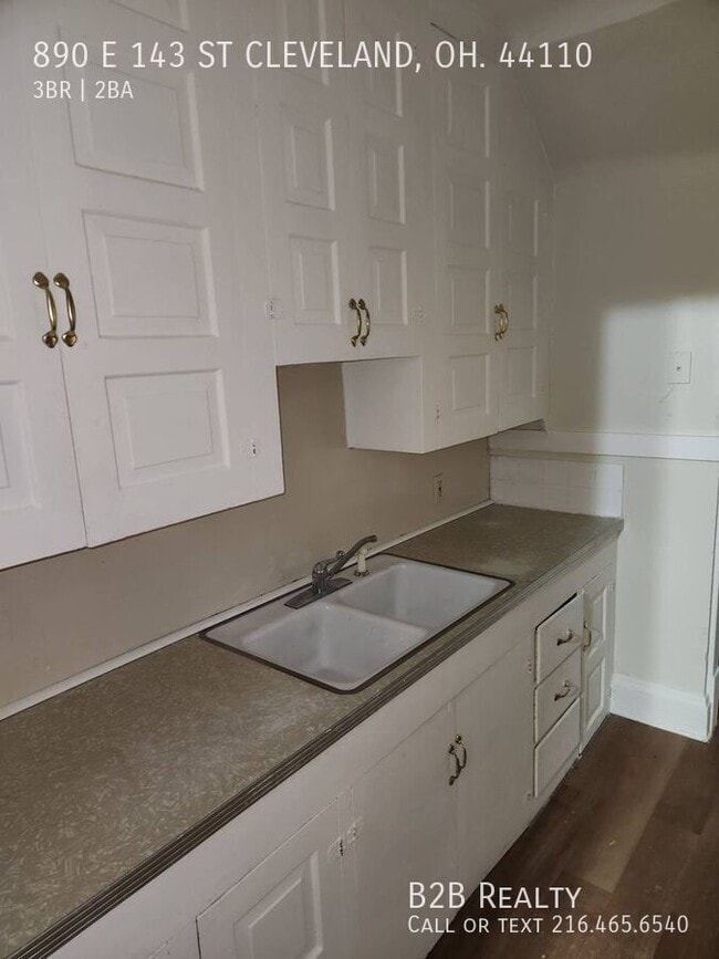 890 E 143rd St in Cleveland, OH - Building Photo - Building Photo