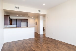 Chadron Terrace Garden in Hawthorne, CA - Building Photo