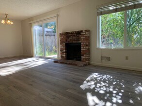 6057 Woodside Dr in Rocklin, CA - Building Photo - Building Photo