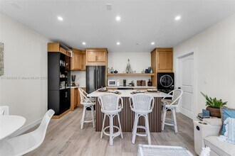 516 NE 6th Ave-Unit -B in Deerfield Beach, FL - Building Photo - Building Photo