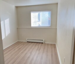 1949 S 9th St W in Missoula, MT - Foto de edificio - Building Photo