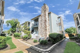 3758 Tanglewilde St in Houston, TX - Building Photo - Building Photo