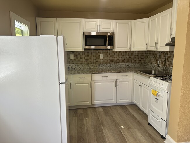 124 S Oleander Ave, Unit Oleander 3 in Daytona Beach, FL - Building Photo - Building Photo