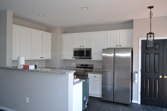 103 Hillside Ct in Stafford, VA - Foto de edificio - Building Photo