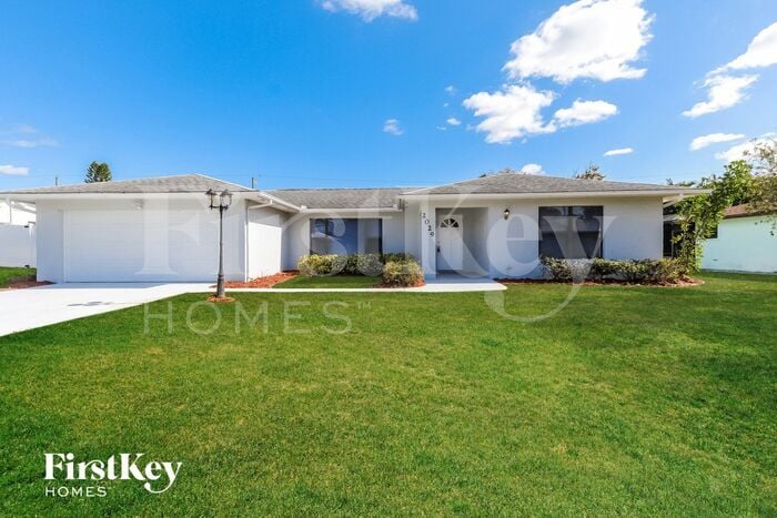 2029 SE Benedictine St in Port St. Lucie, FL - Building Photo