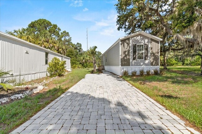 11240 N Northwood Dr in Inglis, FL - Building Photo - Building Photo