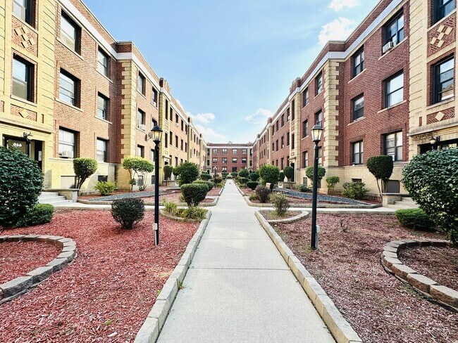 property at 828 W Waveland
