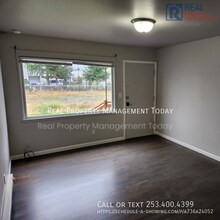 8420 S Tacoma Way in Lakewood, WA - Building Photo - Building Photo