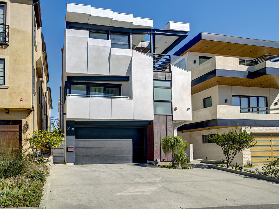 2516 Alma Ave in Manhattan Beach, CA - Foto de edificio