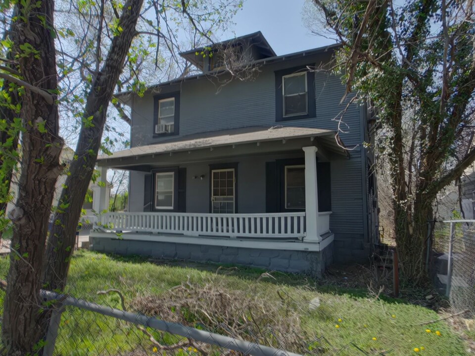 1521 N Hillside St in Wichita, KS - Building Photo