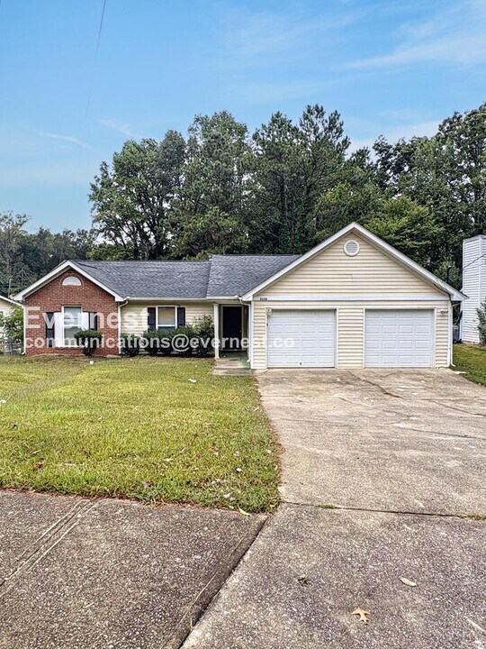 2132 Briar Glen Ln SW in Atlanta, GA - Building Photo