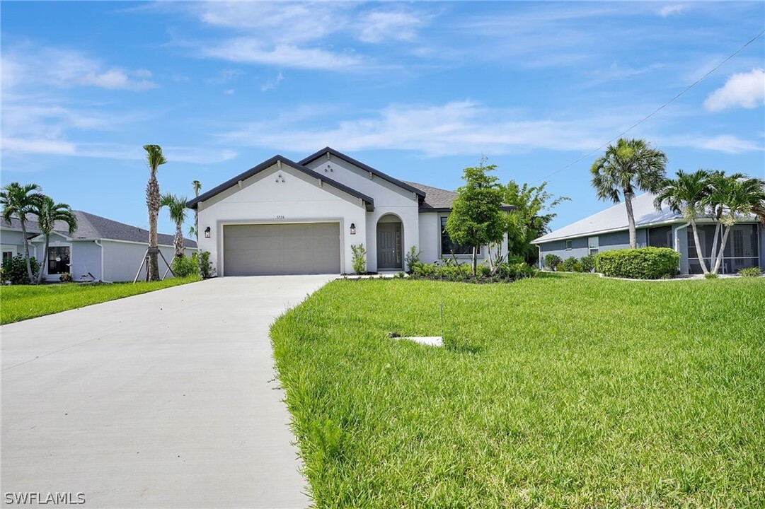 3726 SW 2nd Ln in Cape Coral, FL - Foto de edificio