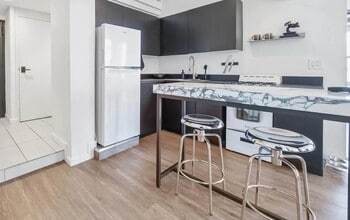 77 Fulton St in New York, NY - Foto de edificio - Building Photo