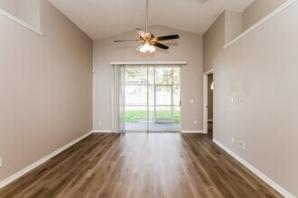 466 Valencia Pl Cir in Orlando, FL - Building Photo - Building Photo