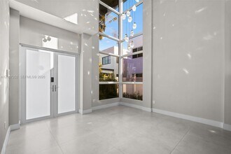 7534 NW 98th Ave in Doral, FL - Building Photo - Building Photo