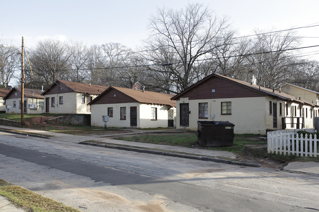 1168-1186 SW Ira St in Atlanta, GA - Building Photo