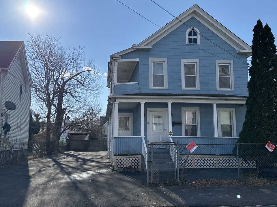 64 Adams St, Unit 1 in Bridgeport, CT - Building Photo