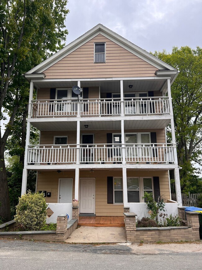 339 Wilson St in Waterbury, CT - Building Photo - Building Photo