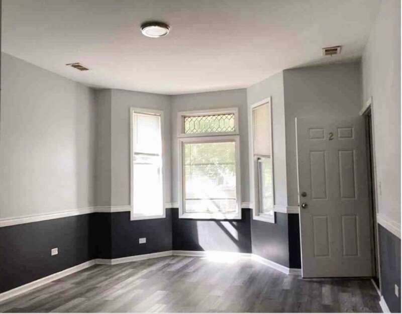 8423 S Muskegon Ave in Chicago, IL - Building Photo