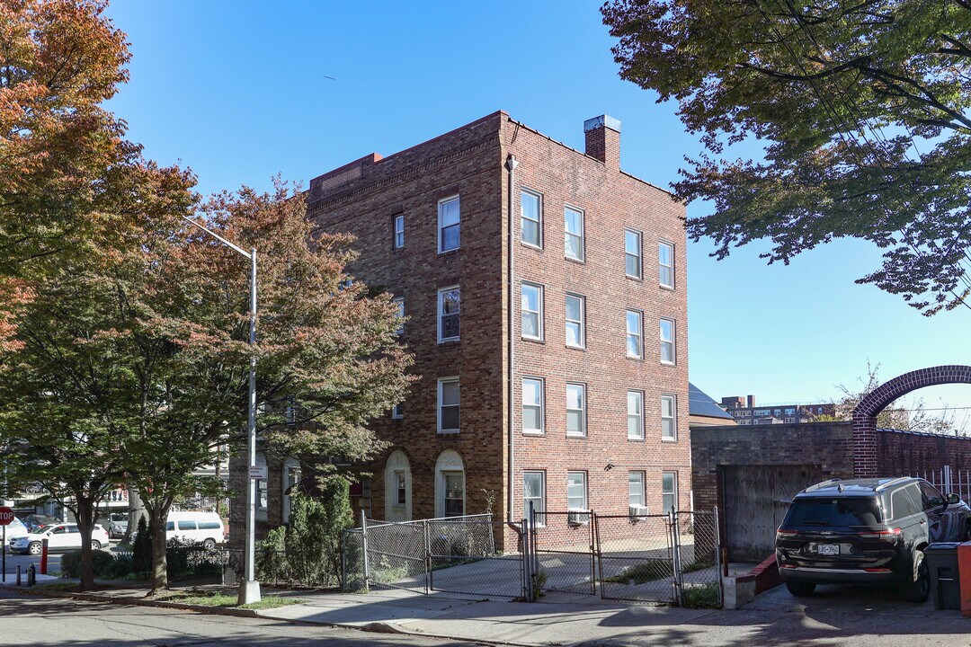 16230 86th Ave in Jamaica, NY - Building Photo