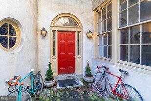 239 Race St in Philadelphia, PA - Building Photo