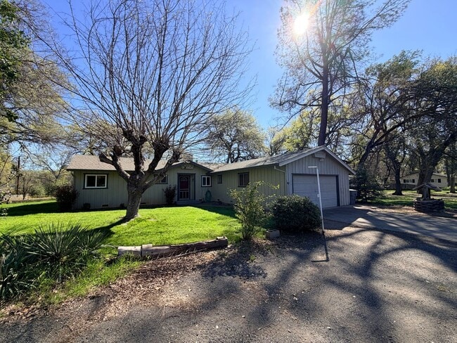 4881 Goodwater Ave in Redding, CA - Building Photo - Building Photo