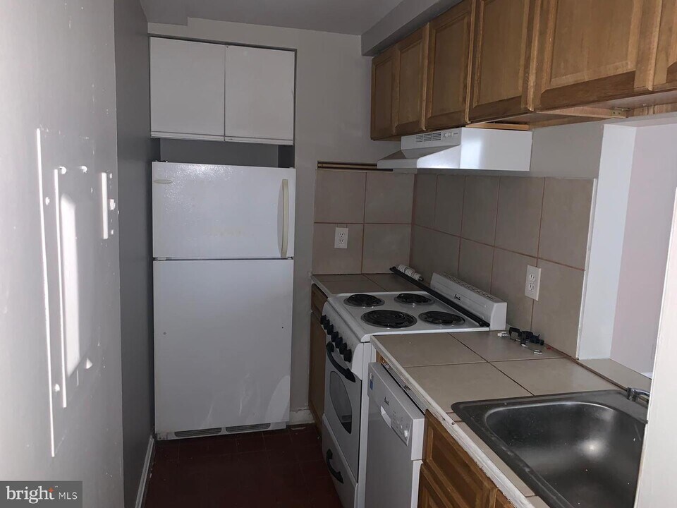 1321 Spruce St-Unit -8D in Philadelphia, PA - Foto de edificio