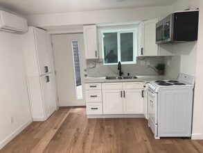 4253 Raynol St, Unit 4253 #C Raynol St. in Los Angeles, CA - Building Photo - Building Photo