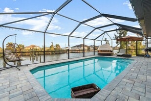 2359 NW 39th Ave in Cape Coral, FL - Building Photo