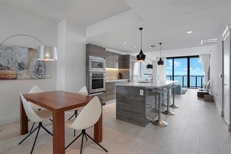 460 NE 28th St, Unit 2806 in Miami, FL - Building Photo - Building Photo