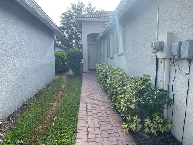 1715 Triangle Palm Terrace in Naples, FL - Building Photo - Building Photo