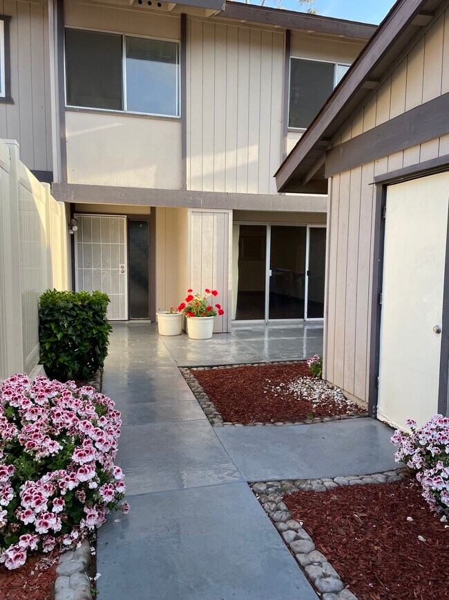 17311 Caminito Canasto in San Diego, CA - Building Photo - Building Photo