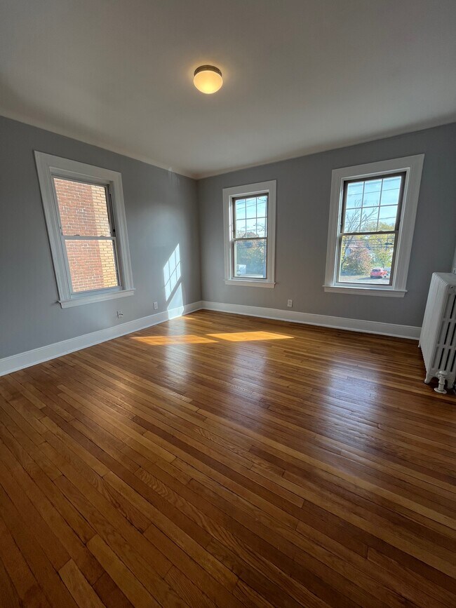 276 Park Rd, Unit 2-E in West Hartford, CT - Building Photo - Building Photo