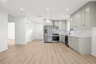 1642 S Crest Dr in Los Angeles, CA - Building Photo - Building Photo