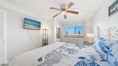 8743 Thomas Dr in Panama City Beach, FL - Building Photo - Building Photo