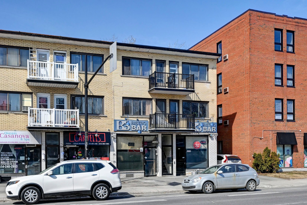 2579-2581 Henri-Bourassa Boul E in Montréal, QC - Building Photo