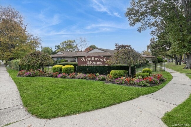 138 Feller Dr in Central Islip, NY - Building Photo - Building Photo