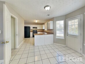 5730 Wellborn Creek Dr, Unit 3R in Lithonia, GA - Building Photo - Building Photo