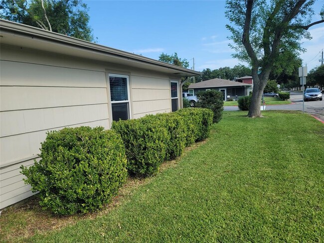 128 Albacore Ave in Galveston, TX - Building Photo - Building Photo