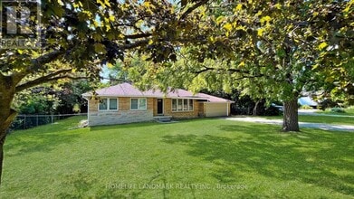 11 Uplands Ave in Vaughan, ON - Building Photo - Building Photo