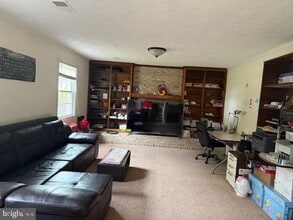 10015 Cotton Farm Rd in Fairfax, VA - Building Photo - Building Photo