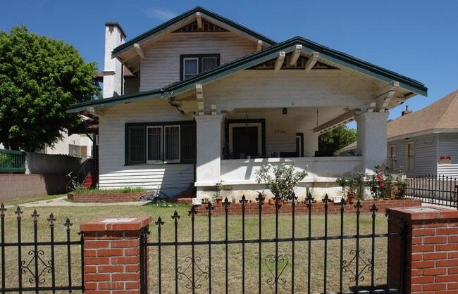 370 Los Robles Ave in Pasadena, CA - Foto de edificio - Building Photo
