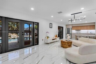 15569 SW 138th Pl in Miami, FL - Building Photo - Building Photo