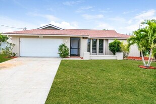 1314 SE 16th St in Cape Coral, FL - Building Photo