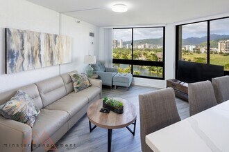 300 Wai Nani Way in Honolulu, HI - Foto de edificio - Building Photo