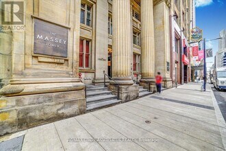 197 Yonge St in Toronto, ON - Building Photo - Building Photo