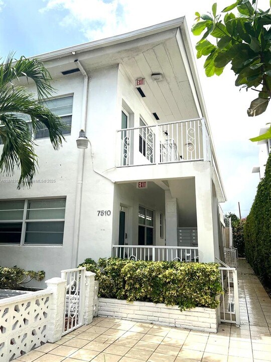 7510 Carlyle Ave in Miami Beach, FL - Building Photo