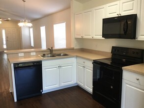 7512 Oxford Garden Cir in Apollo Beach, FL - Building Photo - Building Photo