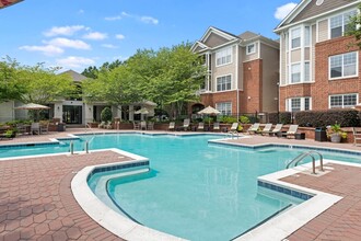 Cortland Falls River in Raleigh, NC - Foto de edificio - Building Photo