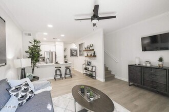 7677 W Paradise Ln in Peoria, AZ - Building Photo - Building Photo